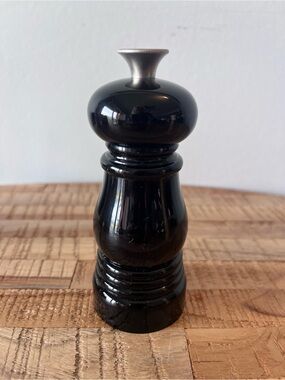 Le Creuset Black Salt grinder